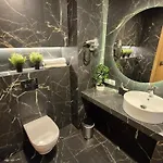 Apartment Ceglana Park - Prywatny Parking - Piekne Osiedle - Nowe Luksusowe Mieszkanie Z Biurkiem
