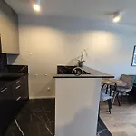 Apartment Ceglana Park - Prywatny Parking - Piekne Osiedle - Nowe Luksusowe Mieszkanie Z Biurkiem