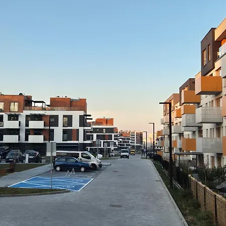 Ceglana Park - Klimatyzacja I Prywatny Parking - Piekne Osiedle - Nowe Luksusowe Mieszkanie Z Biurkiem Apartamento