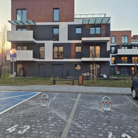 Apartment Ceglana Park - Prywatny Parking - Piekne Osiedle - Nowe Luksusowe Mieszkanie Z Biurkiem *