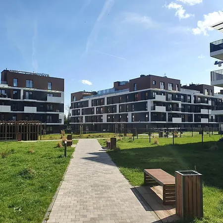 Ceglana Park - Klimatyzacja I Prywatny Parking - Piekne Osiedle - Nowe Luksusowe Mieszkanie Z Biurkiem