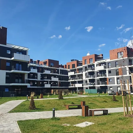 Apartamenty Ceglana Park - Klimatyzacja I Prywatny Parking - Piekne Osiedle - Nowe Luksusowe Mieszkanie Z Biurkiem *