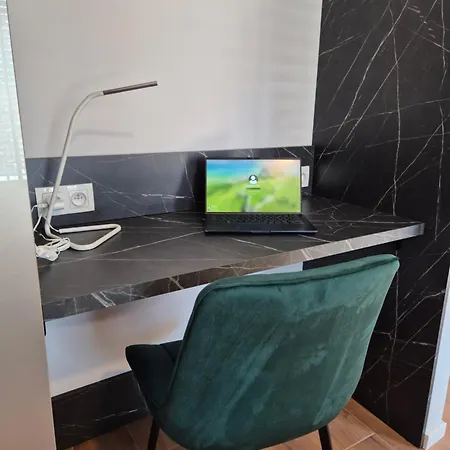 Apartamenty Ceglana Park - Klimatyzacja I Prywatny Parking - Piekne Osiedle - Nowe Luksusowe Mieszkanie Z Biurkiem *
