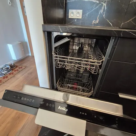 Апартаменты Ceglana Park - Prywatny Parking - Piekne Osiedle - Nowe Luksusowe Mieszkanie Z Biurkiem