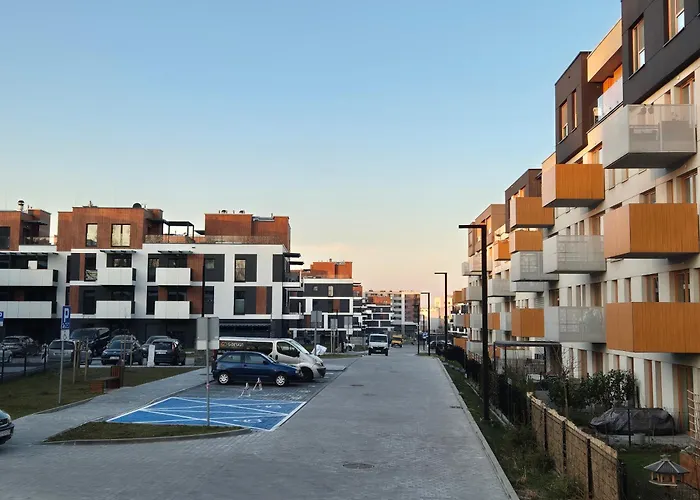 Ceglana Park - Prywatny Parking - Piekne Osiedle - Nowe Luksusowe Mieszkanie Z Biurkiem Апартаменты