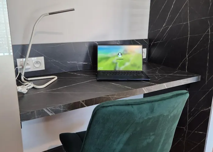 Ceglana Park - Prywatny Parking - Piekne Osiedle - Nowe Luksusowe Mieszkanie Z Biurkiem *