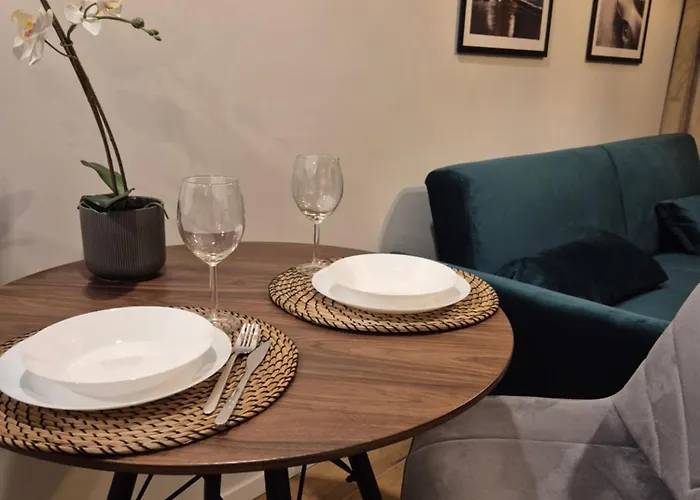 Ceglana Park - Prywatny Parking - Piekne Osiedle - Nowe Luksusowe Mieszkanie Z Biurkiem *