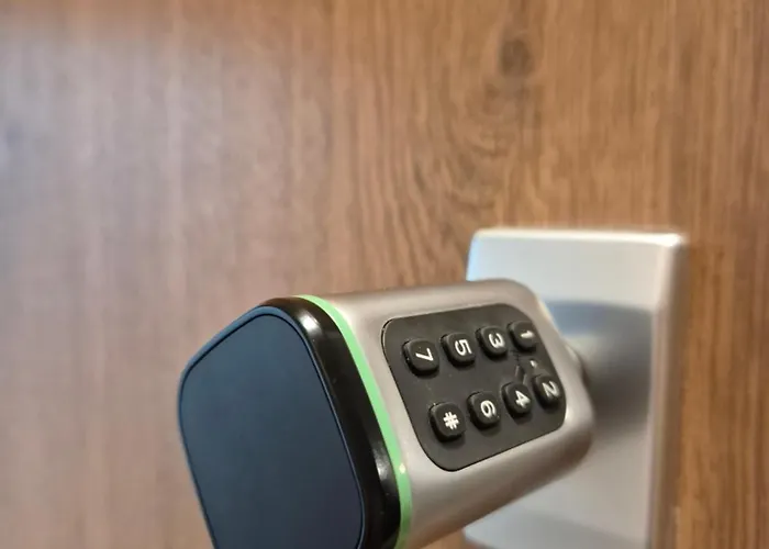 Апартаменты Ceglana Park - Prywatny Parking - Piekne Osiedle - Nowe Luksusowe Mieszkanie Z Biurkiem *