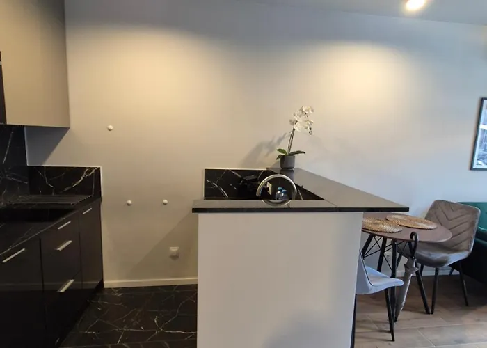 Apartamento Ceglana Park - Prywatny Parking - Piekne Osiedle - Nowe Luksusowe Mieszkanie Z Biurkiem